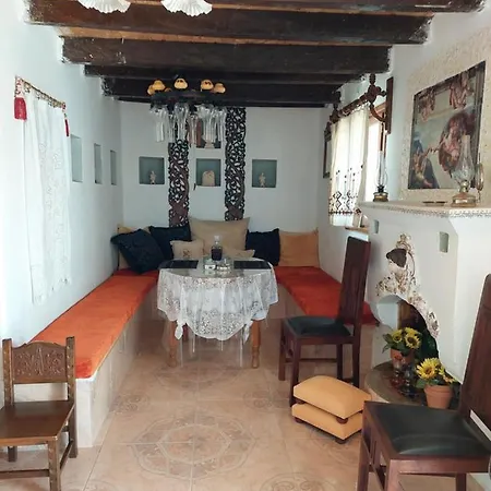 Lakena Traditional House Menetai Exterior photo