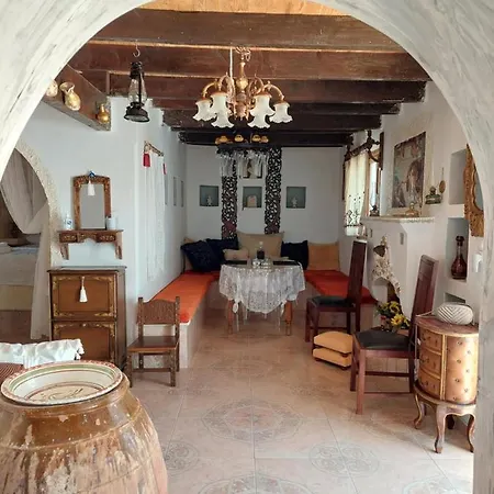 Lakena Traditional House Menetai Exterior photo